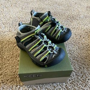 NIB-Keen kids size 8